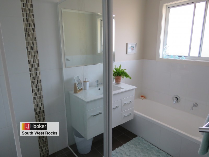 12 Yulgilbar Place, South West Rocks NSW 2431