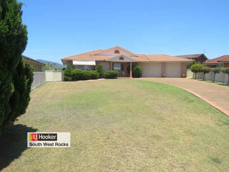 14 Rafferty Crescent, South West Rocks NSW 2431