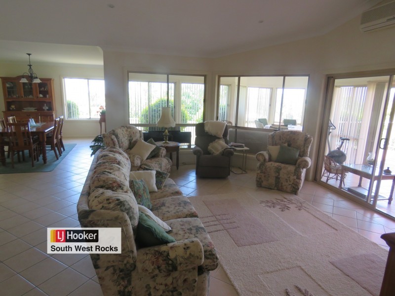 14 Rafferty Crescent, South West Rocks NSW 2431