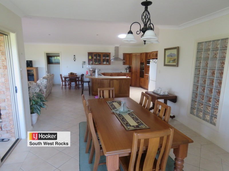 14 Rafferty Crescent, South West Rocks NSW 2431