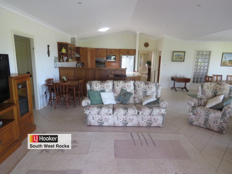 14 Rafferty Crescent, South West Rocks NSW 2431