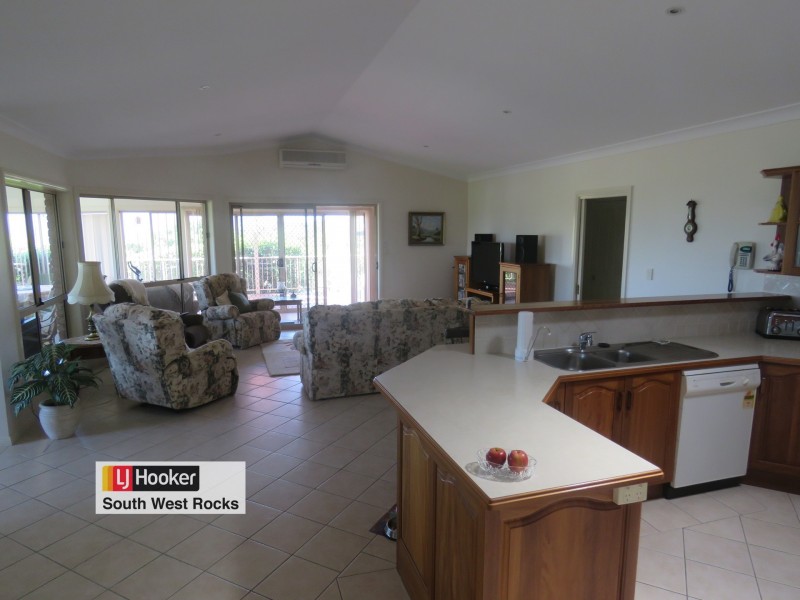 14 Rafferty Crescent, South West Rocks NSW 2431