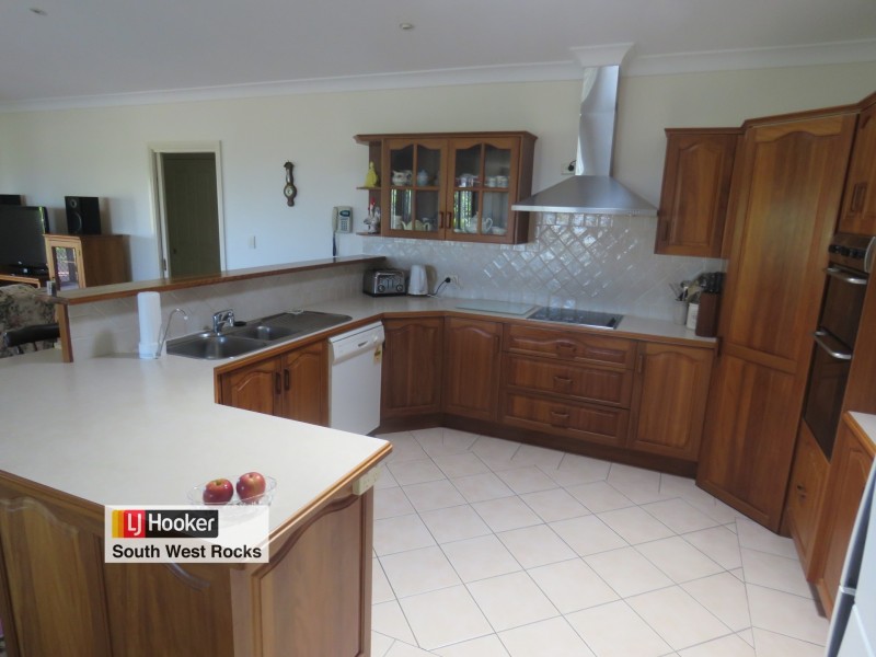 14 Rafferty Crescent, South West Rocks NSW 2431