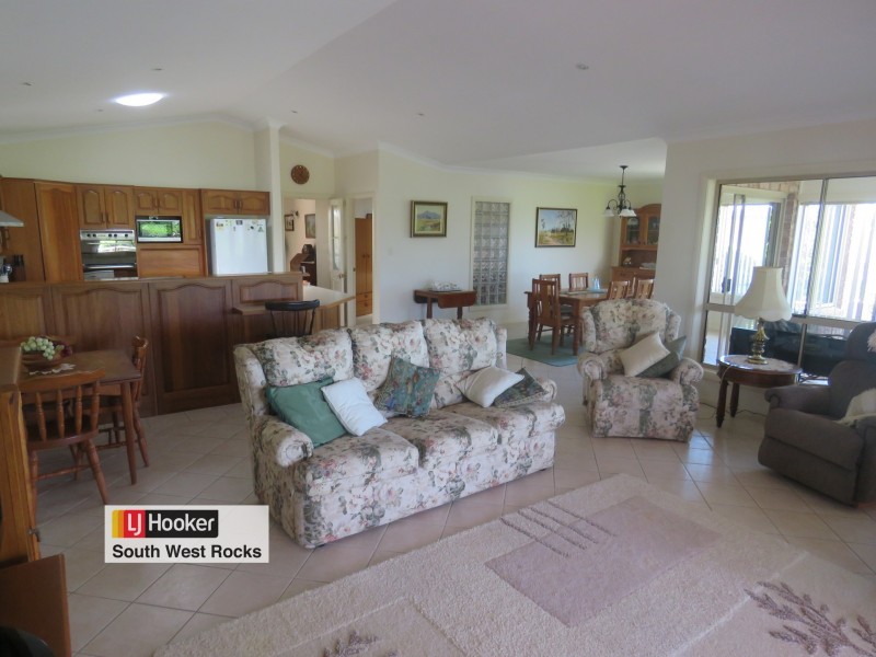 14 Rafferty Crescent, South West Rocks NSW 2431