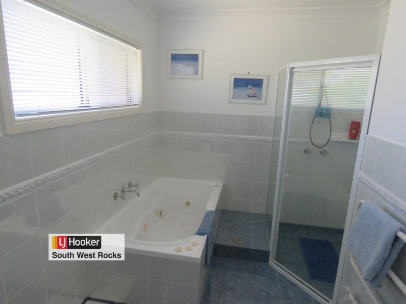 14 Rafferty Crescent, South West Rocks NSW 2431