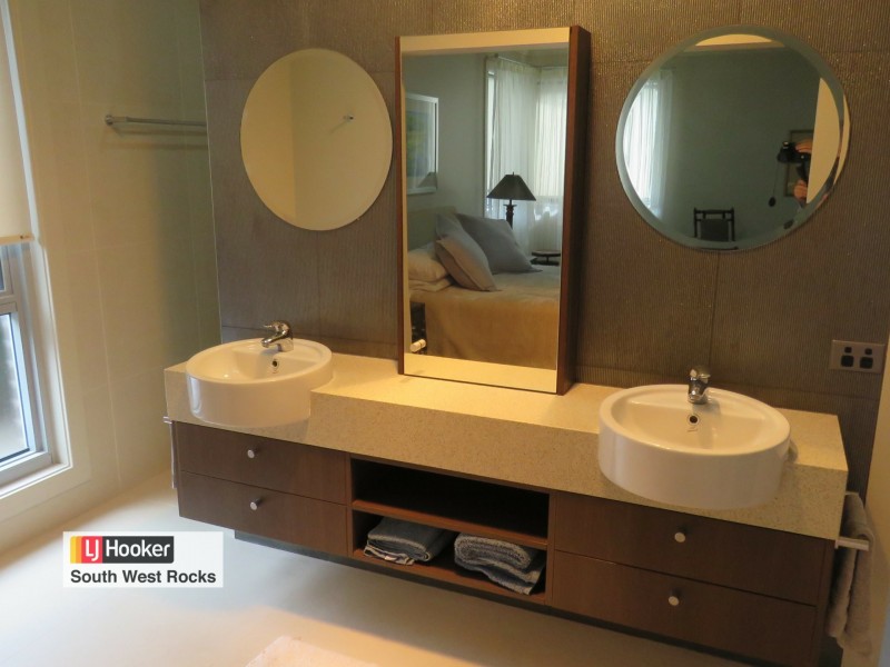 93 Phillip Drive, South West Rocks NSW 2431