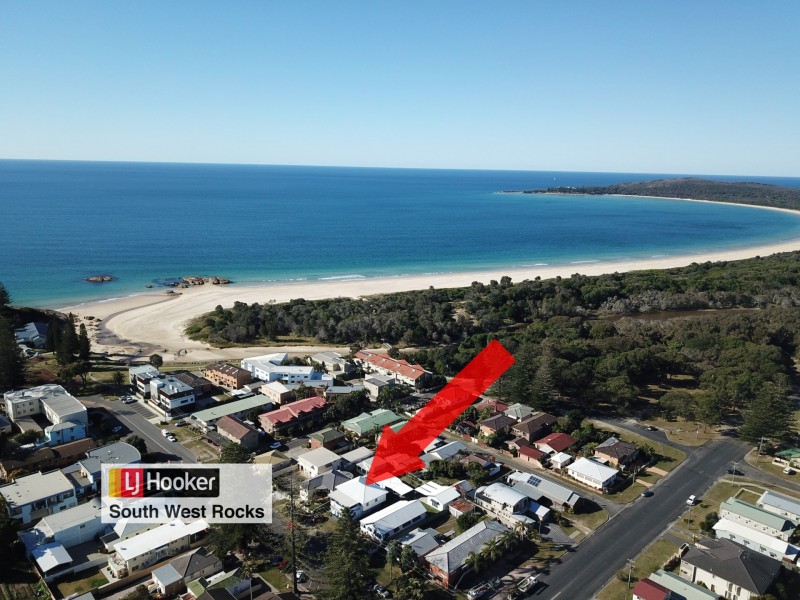 16 Memorial Avenue, South West Rocks NSW 2431