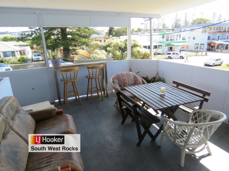 16 Memorial Avenue, South West Rocks NSW 2431