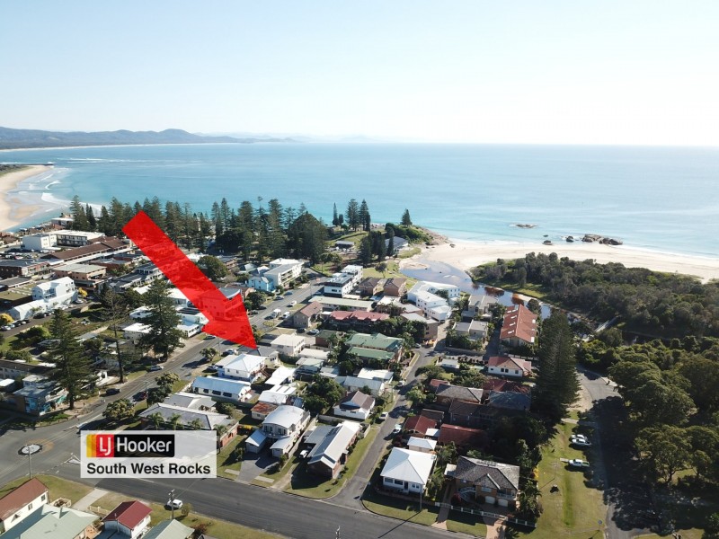 16 Memorial Avenue, South West Rocks NSW 2431
