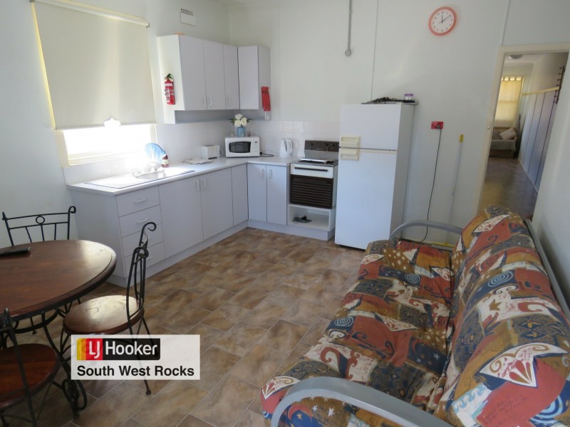 16 Memorial Avenue, South West Rocks NSW 2431