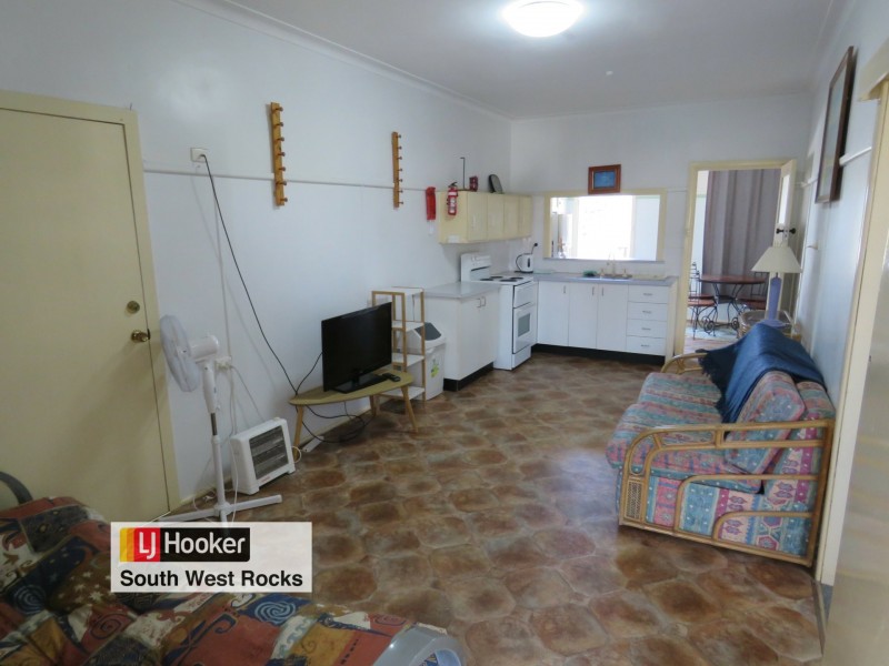 16 Memorial Avenue, South West Rocks NSW 2431