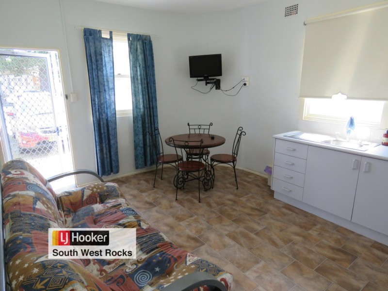 16 Memorial Avenue, South West Rocks NSW 2431