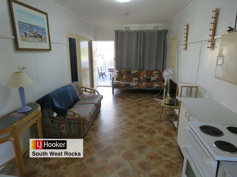 16 Memorial Avenue, South West Rocks NSW 2431