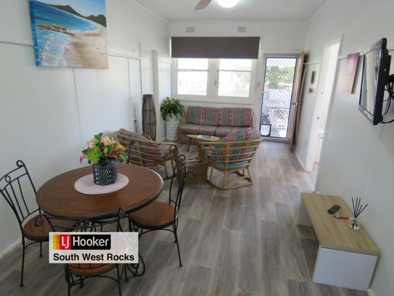 16 Memorial Avenue, South West Rocks NSW 2431