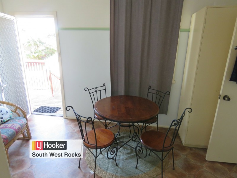 16 Memorial Avenue, South West Rocks NSW 2431