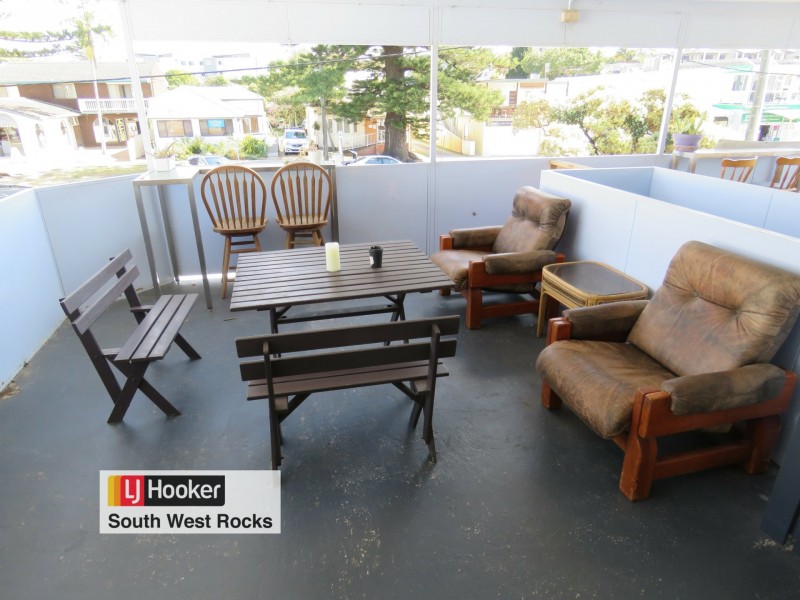 16 Memorial Avenue, South West Rocks NSW 2431