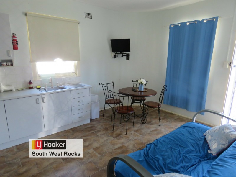 16 Memorial Avenue, South West Rocks NSW 2431