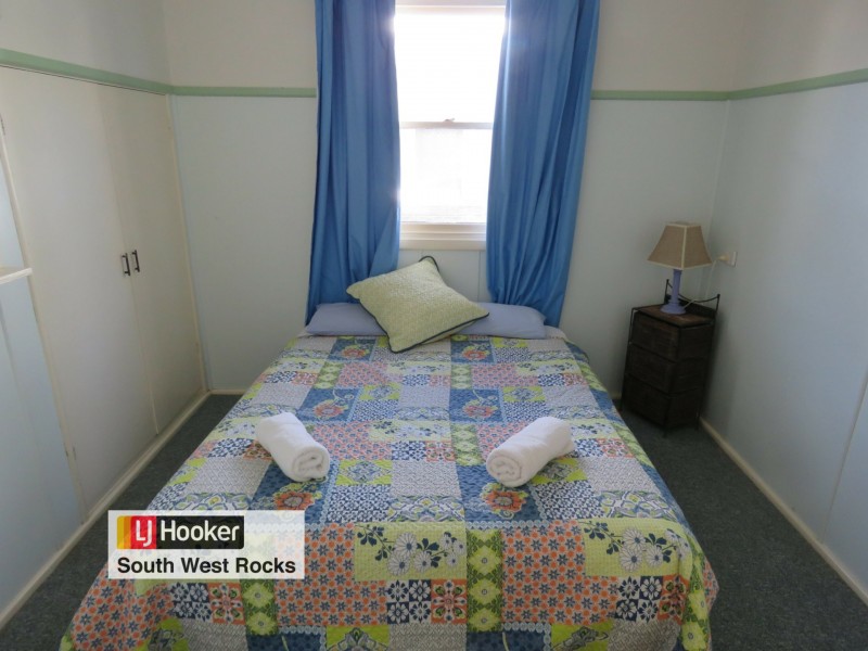 16 Memorial Avenue, South West Rocks NSW 2431