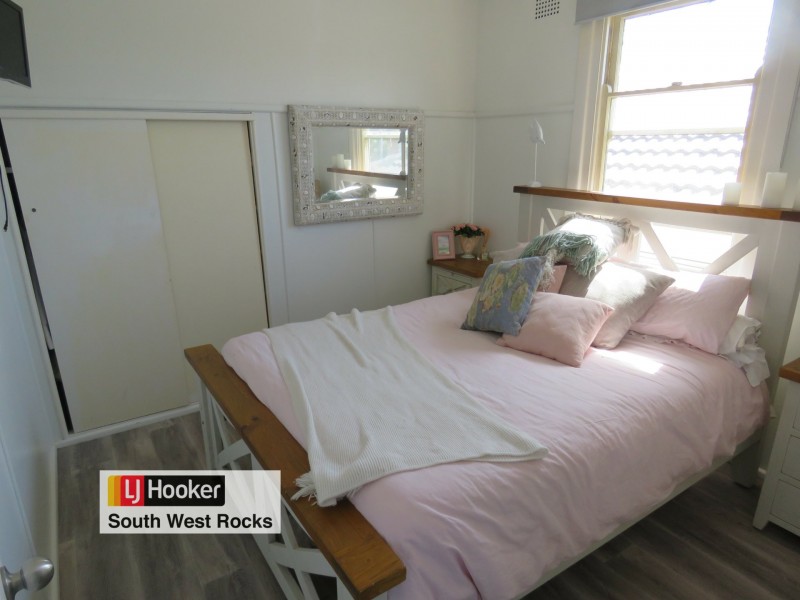 16 Memorial Avenue, South West Rocks NSW 2431