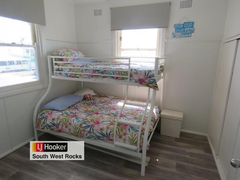 16 Memorial Avenue, South West Rocks NSW 2431