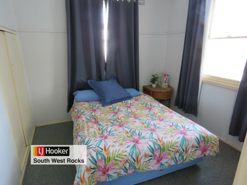 16 Memorial Avenue, South West Rocks NSW 2431