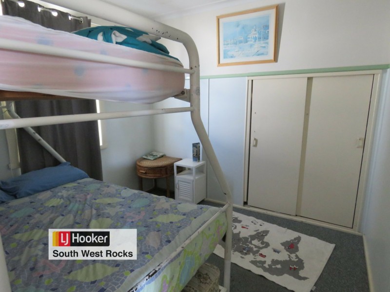 16 Memorial Avenue, South West Rocks NSW 2431