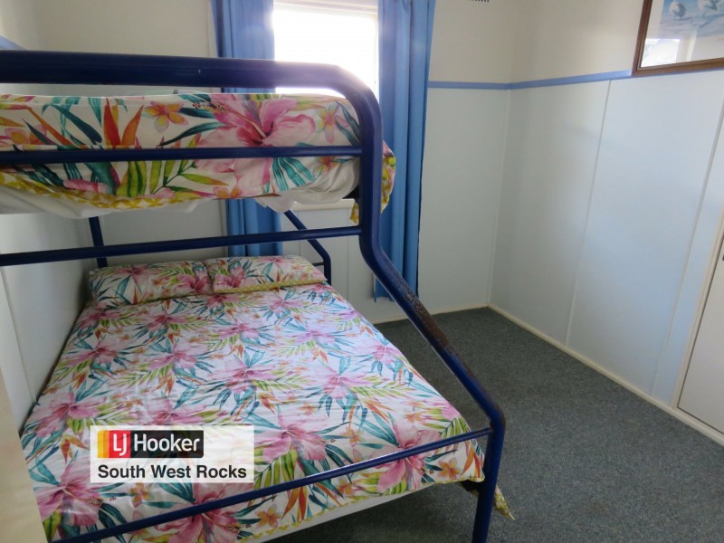 16 Memorial Avenue, South West Rocks NSW 2431