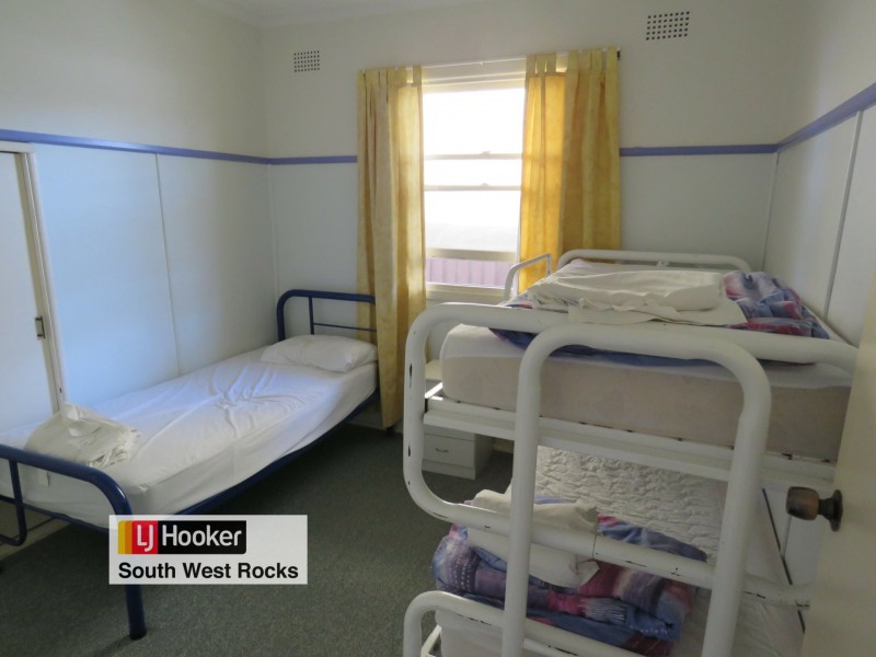 16 Memorial Avenue, South West Rocks NSW 2431