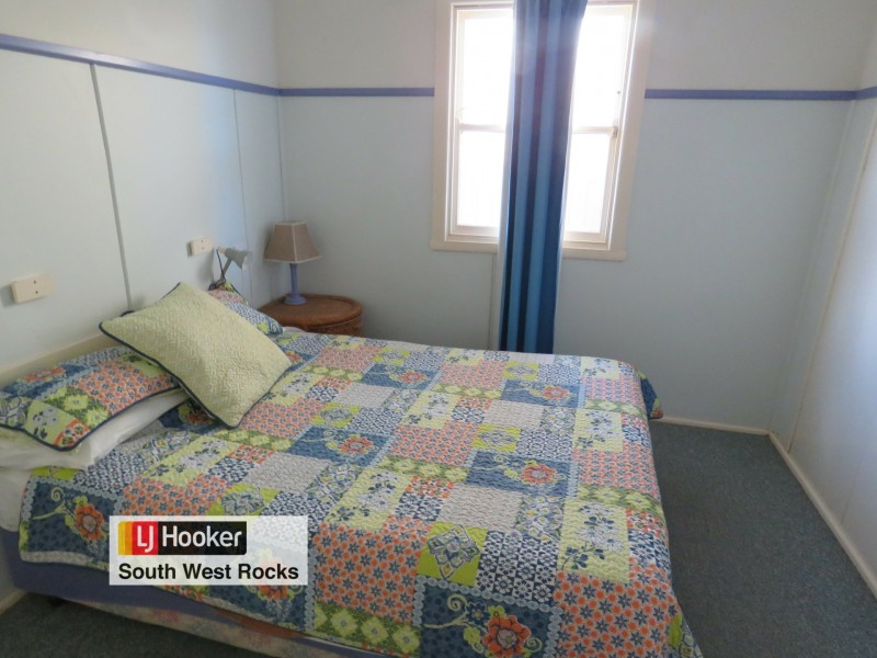 16 Memorial Avenue, South West Rocks NSW 2431