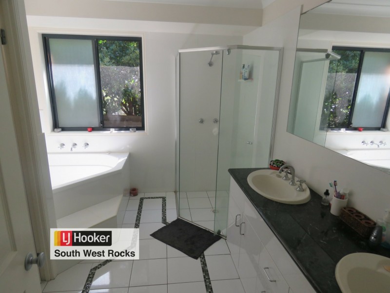 26 Rafferty Crescent, South West Rocks NSW 2431