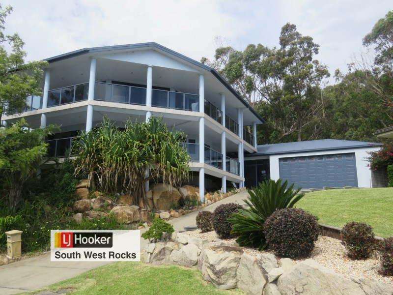 24 Peter Mark Circuit, South West Rocks NSW 2431