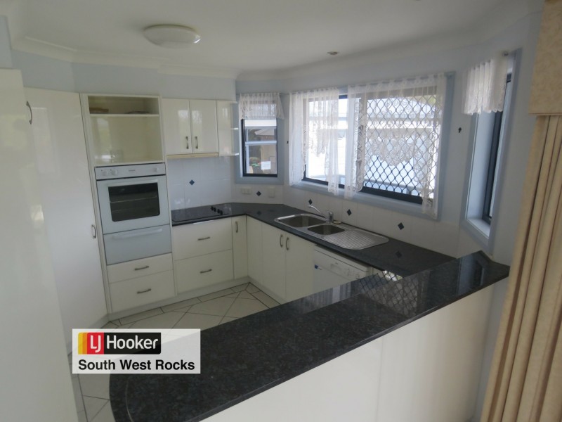 24 Peter Mark Circuit, South West Rocks NSW 2431