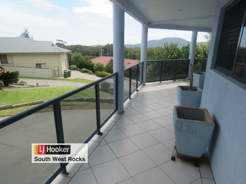 24 Peter Mark Circuit, South West Rocks NSW 2431