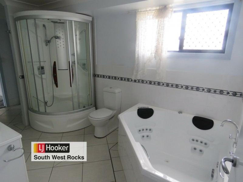 24 Peter Mark Circuit, South West Rocks NSW 2431
