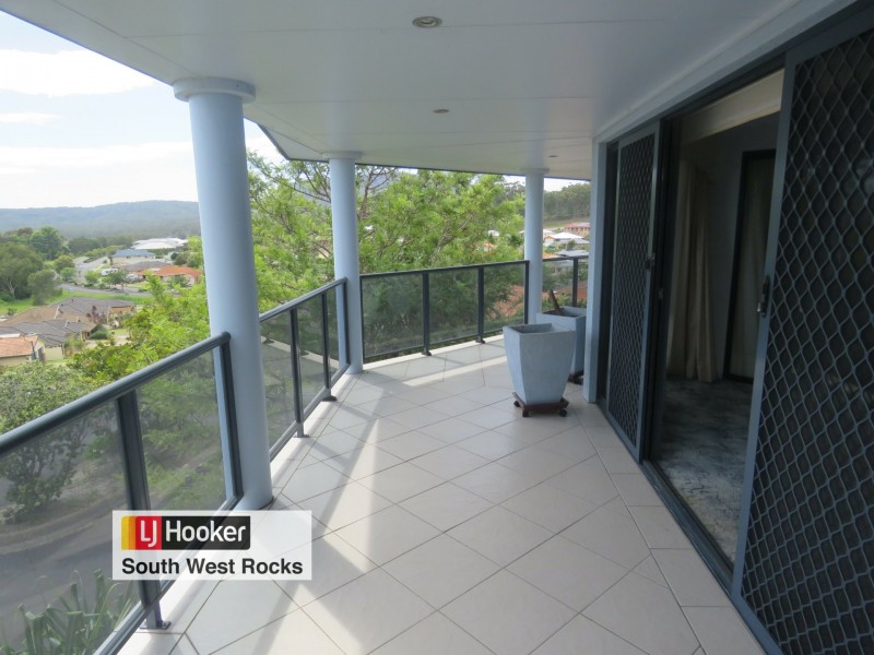 24 Peter Mark Circuit, South West Rocks NSW 2431