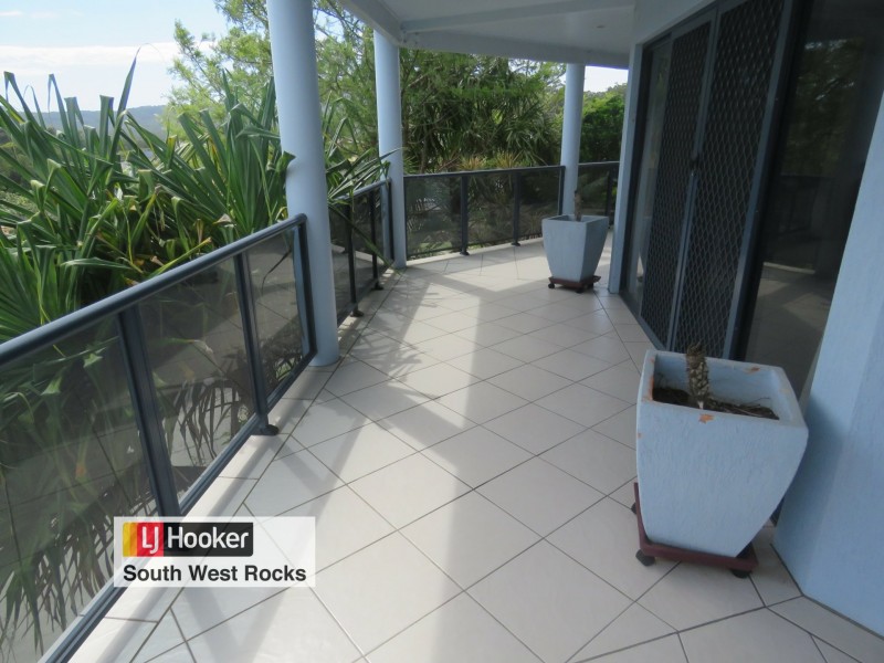 24 Peter Mark Circuit, South West Rocks NSW 2431