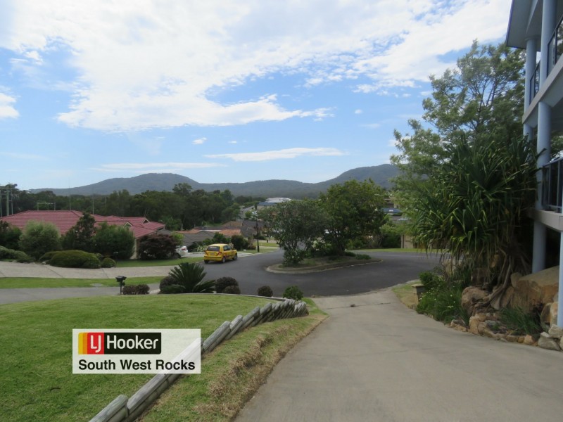 24 Peter Mark Circuit, South West Rocks NSW 2431