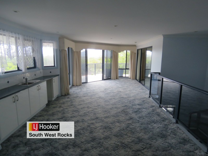 24 Peter Mark Circuit, South West Rocks NSW 2431