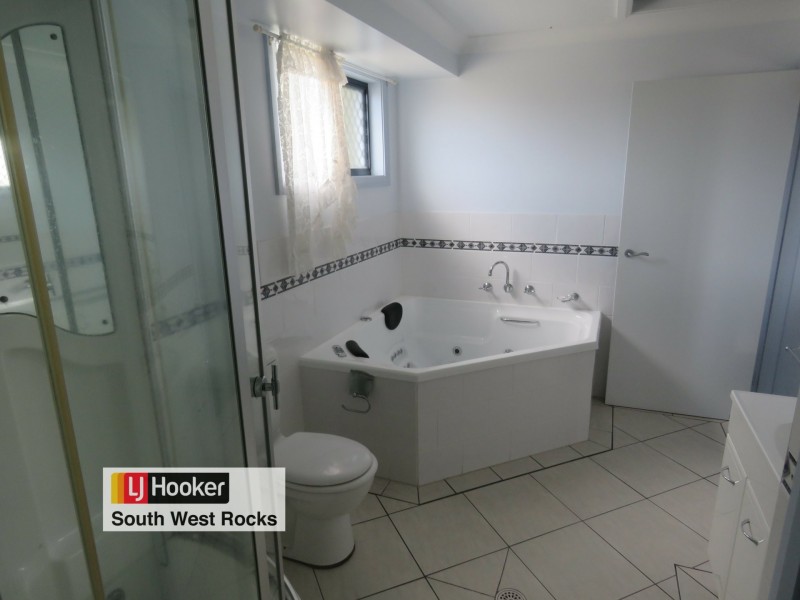 24 Peter Mark Circuit, South West Rocks NSW 2431