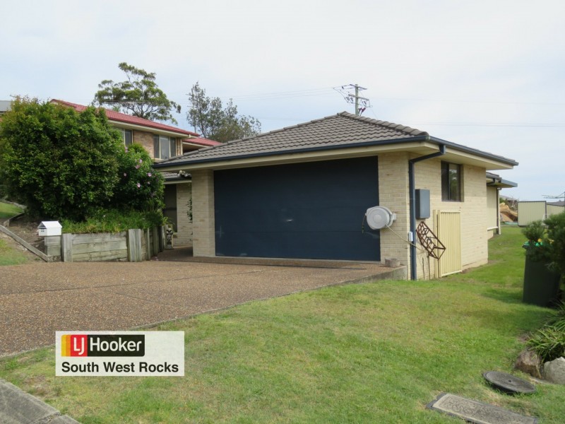 32 Peter Mark Circuit, South West Rocks NSW 2431