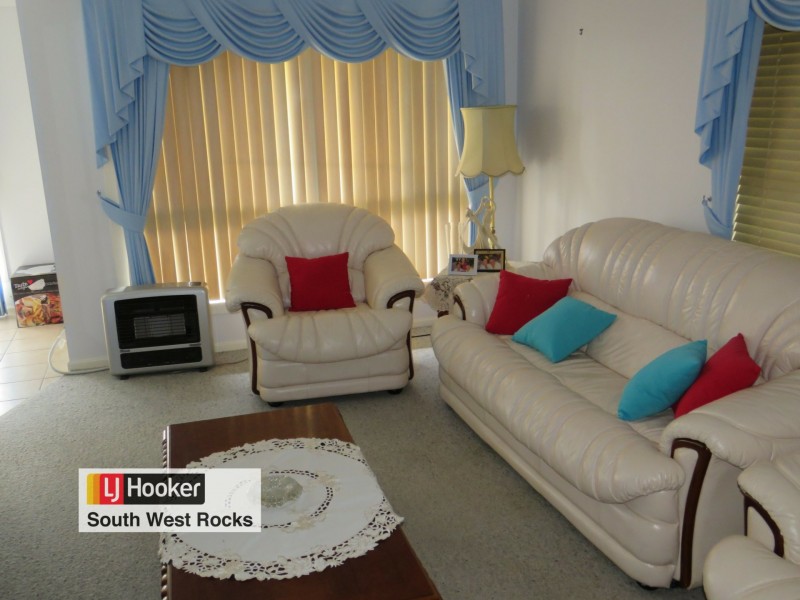 32 Peter Mark Circuit, South West Rocks NSW 2431