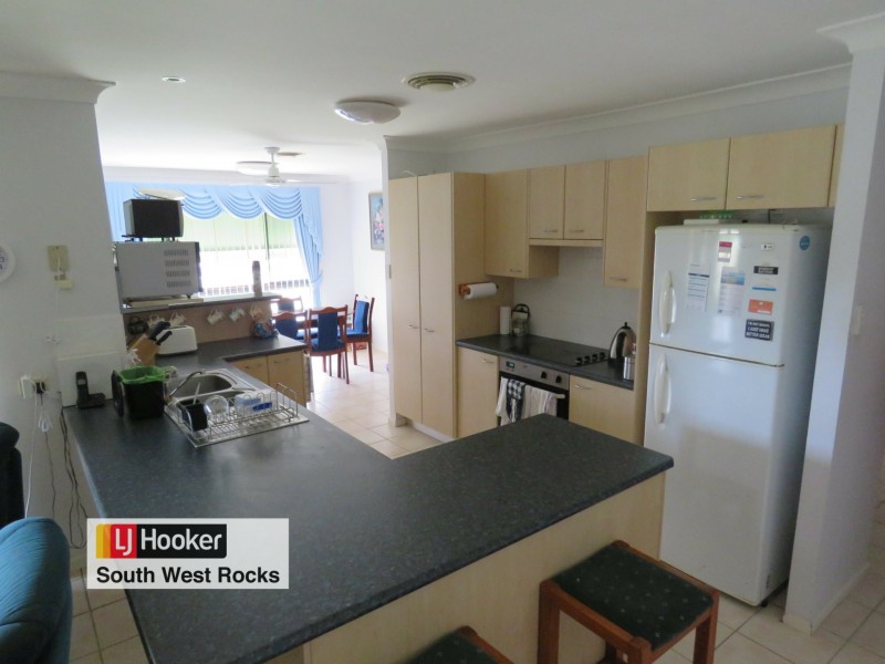 32 Peter Mark Circuit, South West Rocks NSW 2431