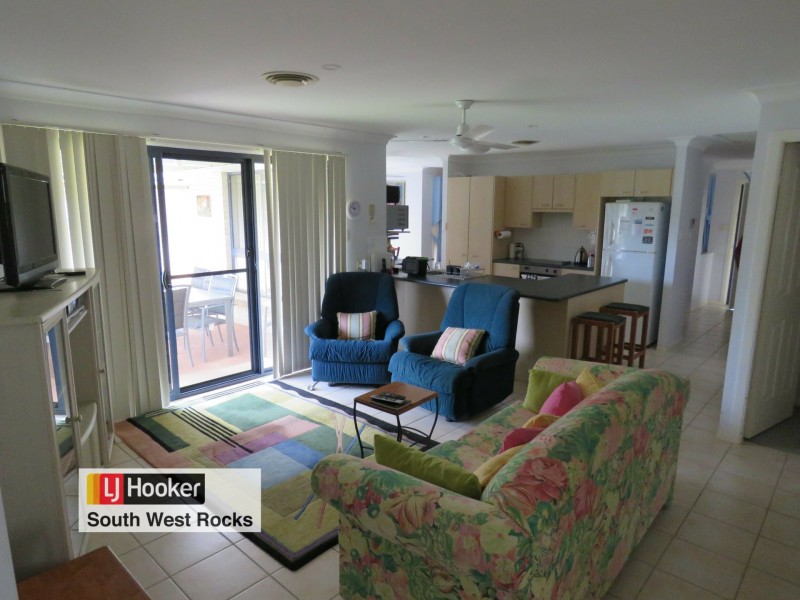 32 Peter Mark Circuit, South West Rocks NSW 2431