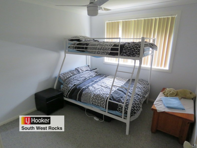 32 Peter Mark Circuit, South West Rocks NSW 2431