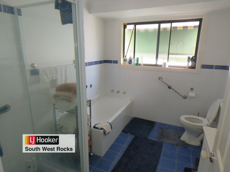 32 Peter Mark Circuit, South West Rocks NSW 2431