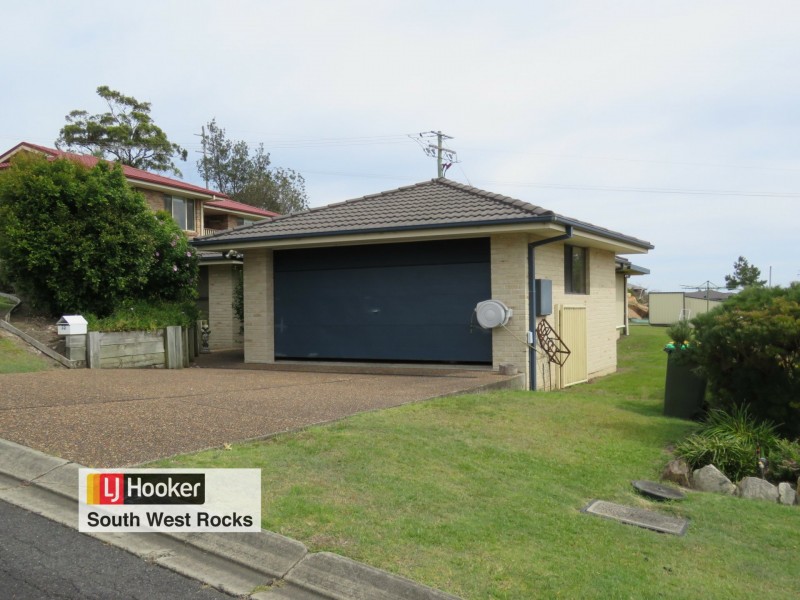32 Peter Mark Circuit, South West Rocks NSW 2431
