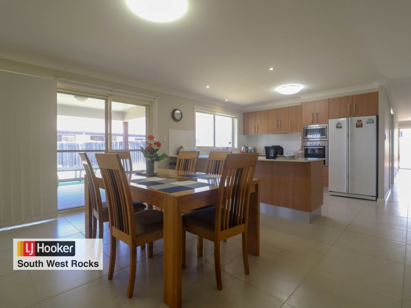 8 Rosedale Avenue, South West Rocks NSW 2431