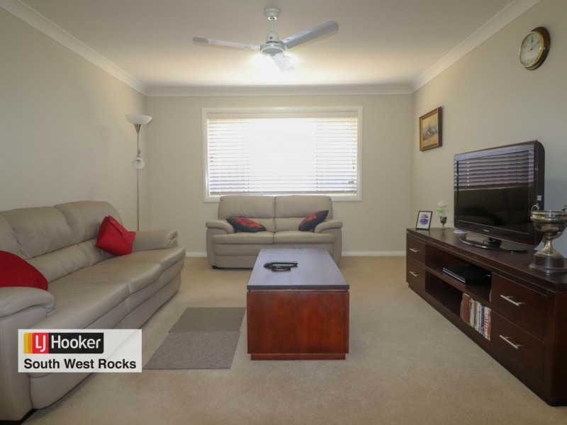 8 Rosedale Avenue, South West Rocks NSW 2431