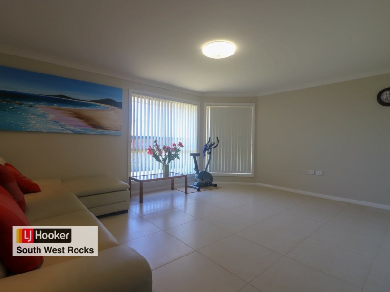 8 Rosedale Avenue, South West Rocks NSW 2431