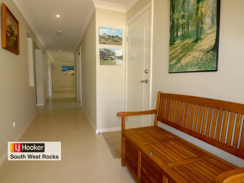 8 Rosedale Avenue, South West Rocks NSW 2431
